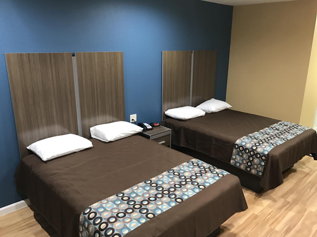 Deluxe Inn & Suites - باي تاون المظهر الخارجي الصورة