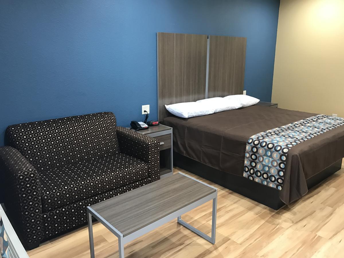 Deluxe Inn & Suites - باي تاون المظهر الخارجي الصورة