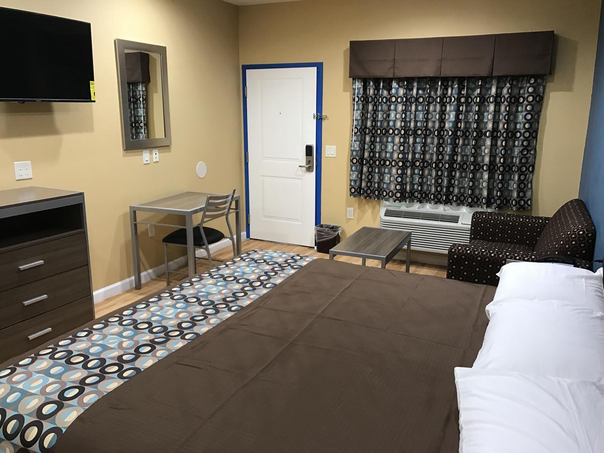 Deluxe Inn & Suites - باي تاون المظهر الخارجي الصورة