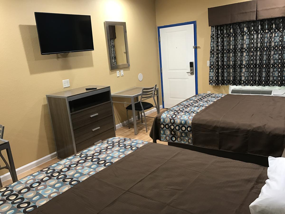Deluxe Inn & Suites - باي تاون المظهر الخارجي الصورة