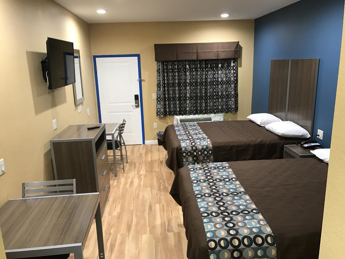 Deluxe Inn & Suites - باي تاون المظهر الخارجي الصورة